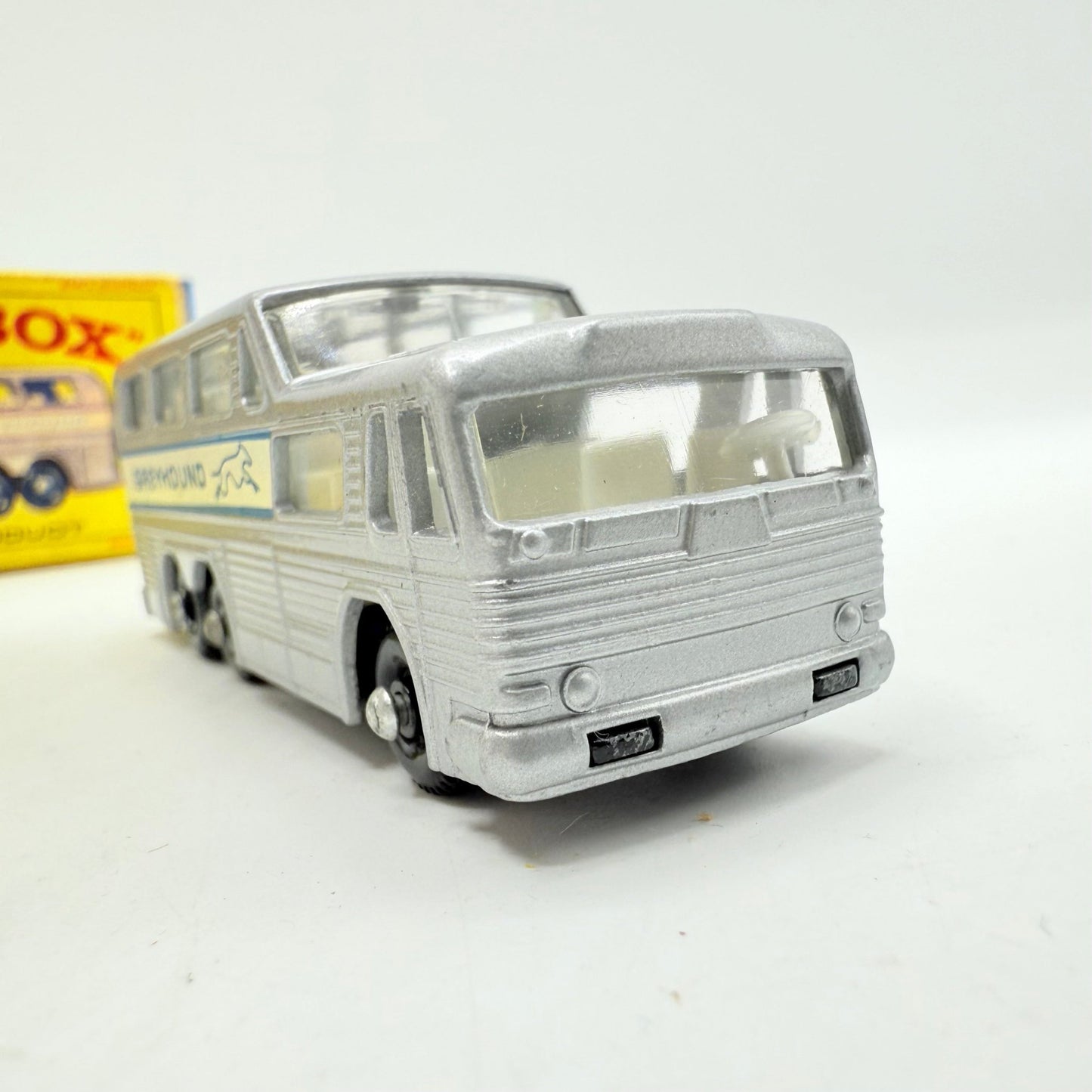 Matchbox Lesney 66c Greyhound Coach Clear Windows - Magic Matchbox