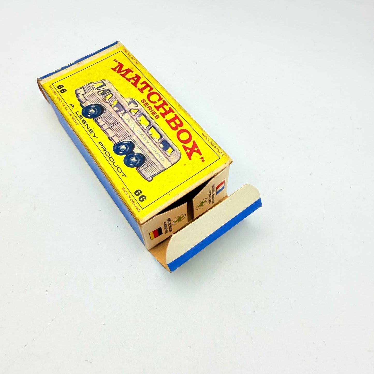 Matchbox Lesney 66c Greyhound Coach Clear Windows - Magic Matchbox