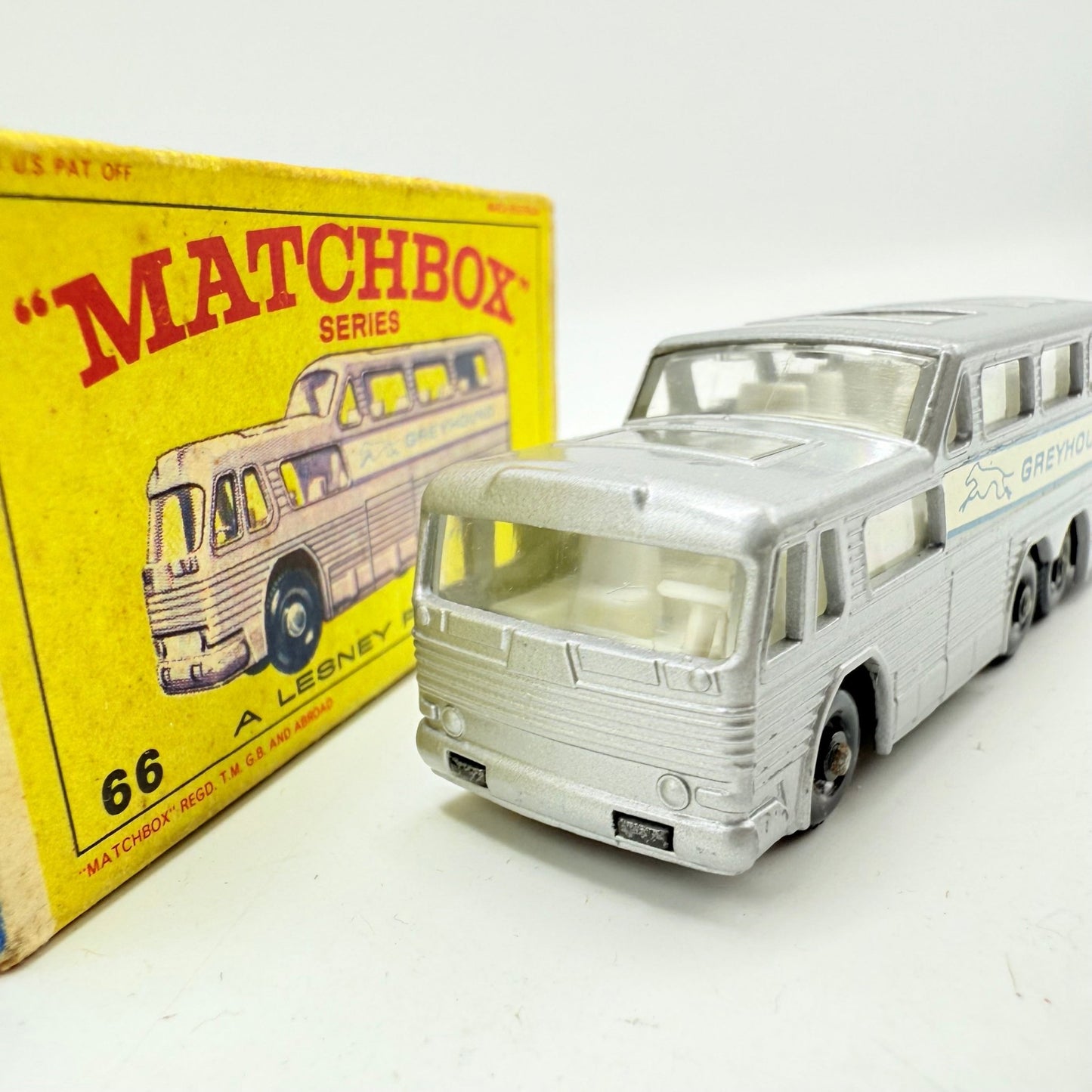 Matchbox Lesney 66c Greyhound Coach Clear Windows - Magic Matchbox