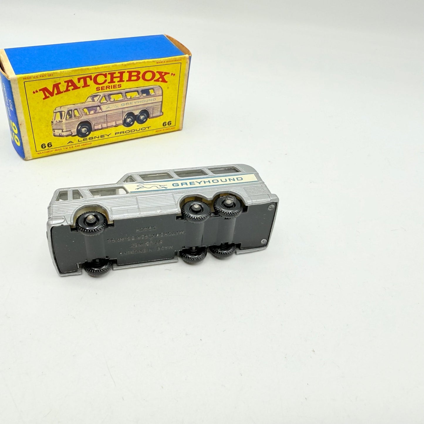 Matchbox Lesney 66c Greyhound Coach Clear Windows - Magic Matchbox