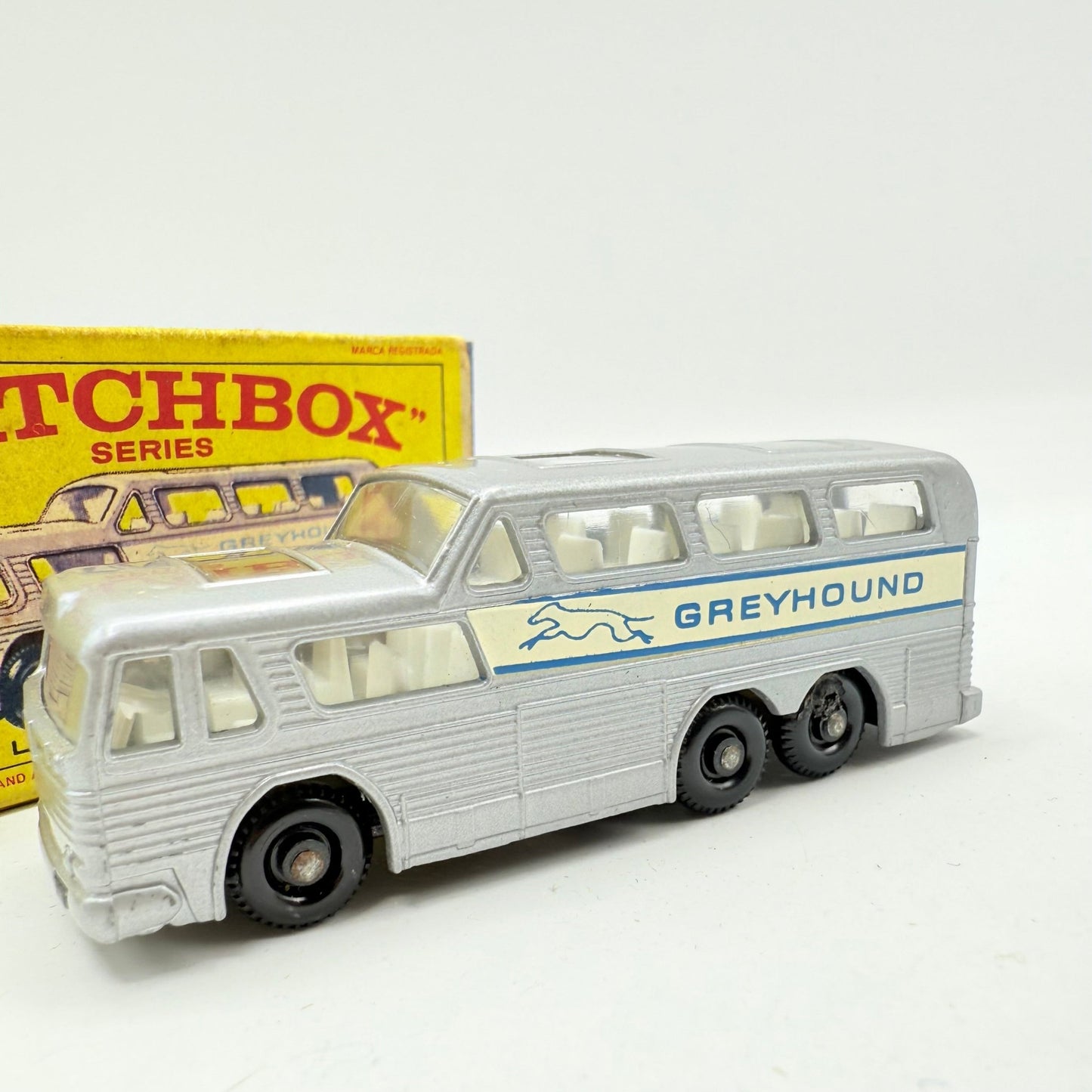Matchbox Lesney 66c Greyhound Coach Clear Windows - Magic Matchbox