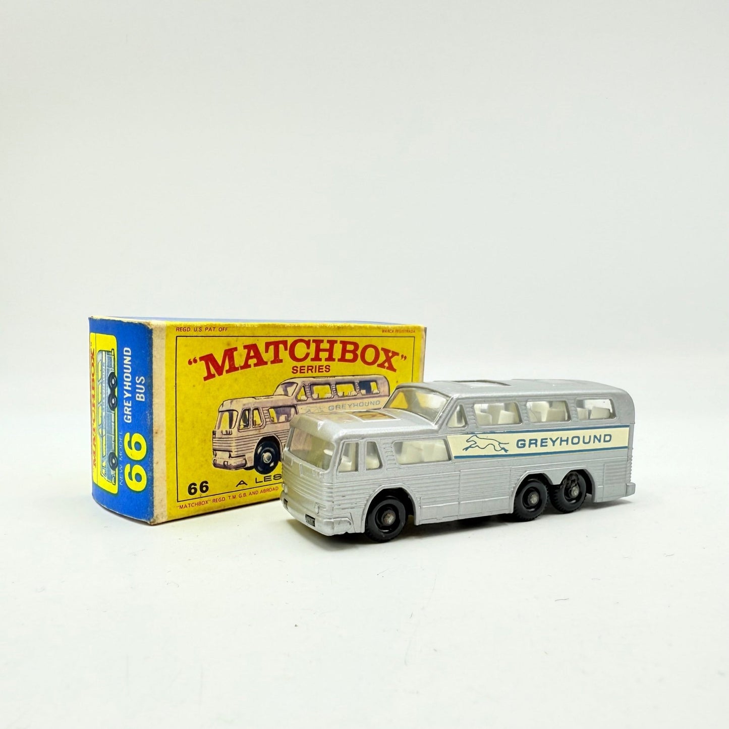 Matchbox Lesney 66c Greyhound Coach Clear Windows - Magic Matchbox