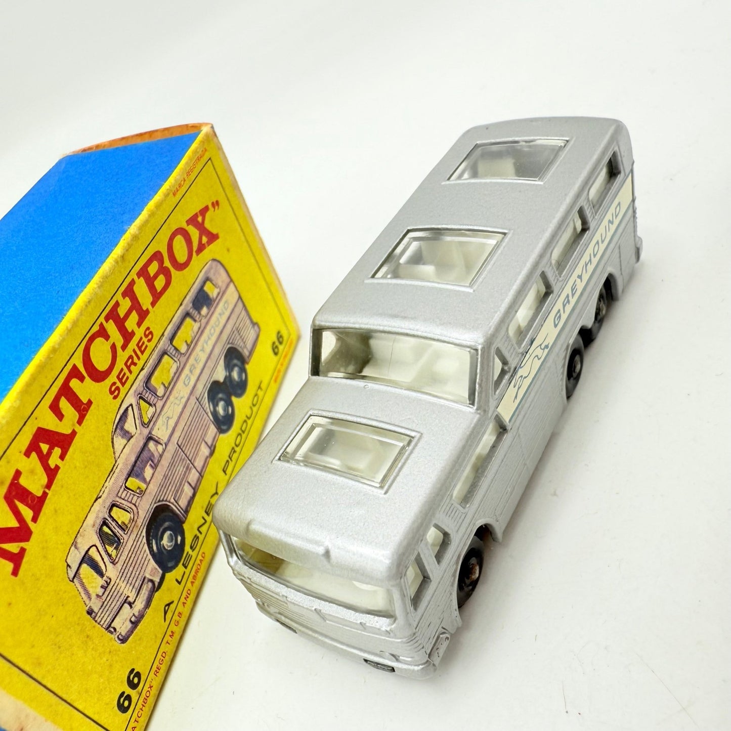 Matchbox Lesney 66c Greyhound Coach Clear Windows - Magic Matchbox