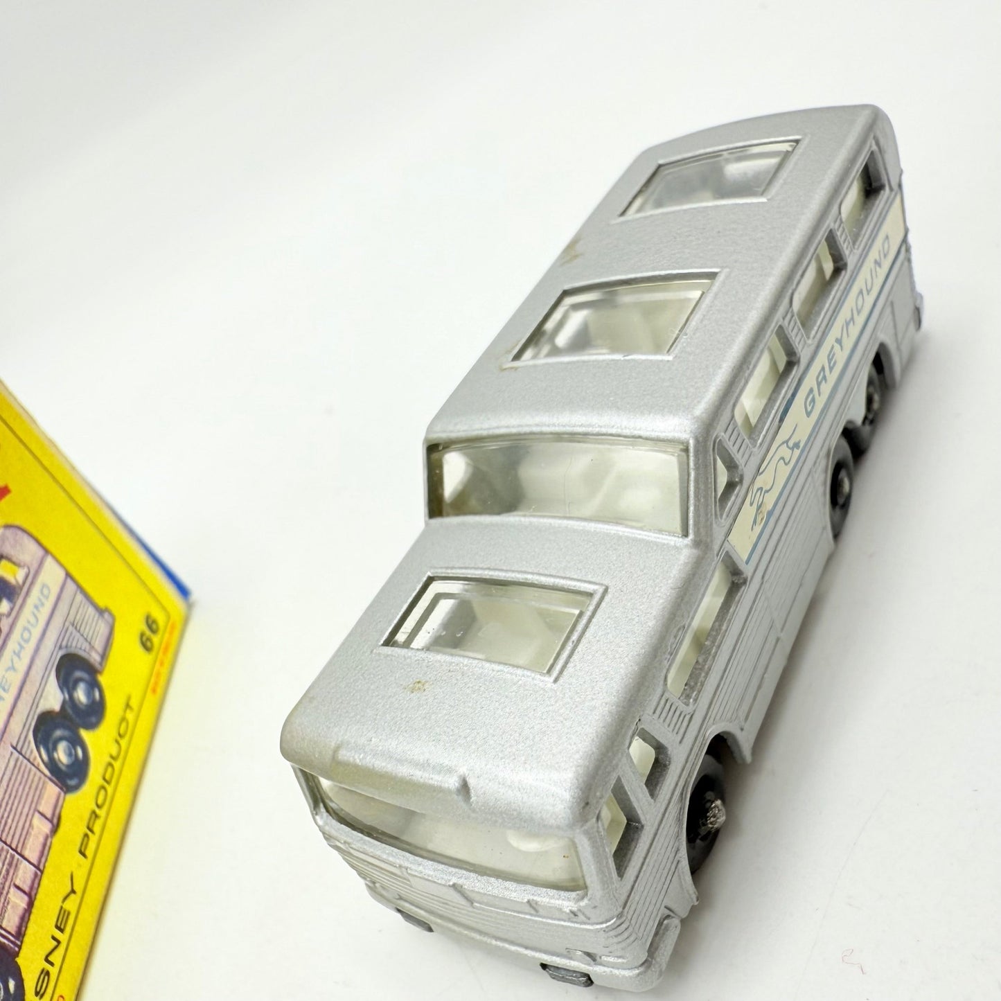 Matchbox Lesney 66c Greyhound Coach Clear Windows - Magic Matchbox