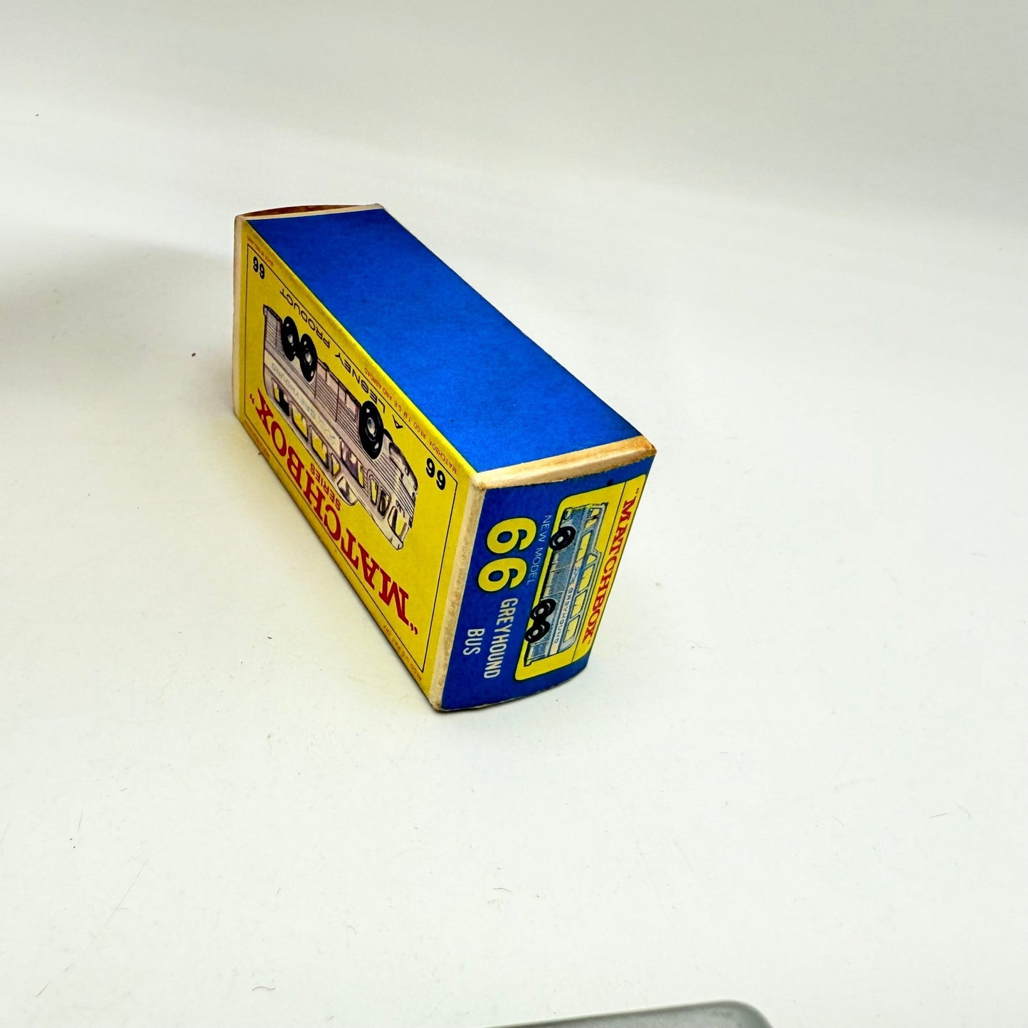 Matchbox Lesney 66c Greyhound Coach Clear Windows - Magic Matchbox