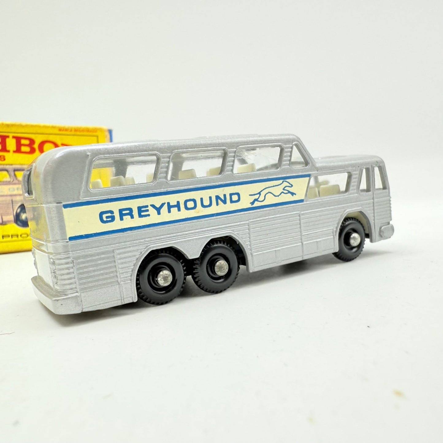 Matchbox Lesney 66c Greyhound Coach Clear Windows - Magic Matchbox