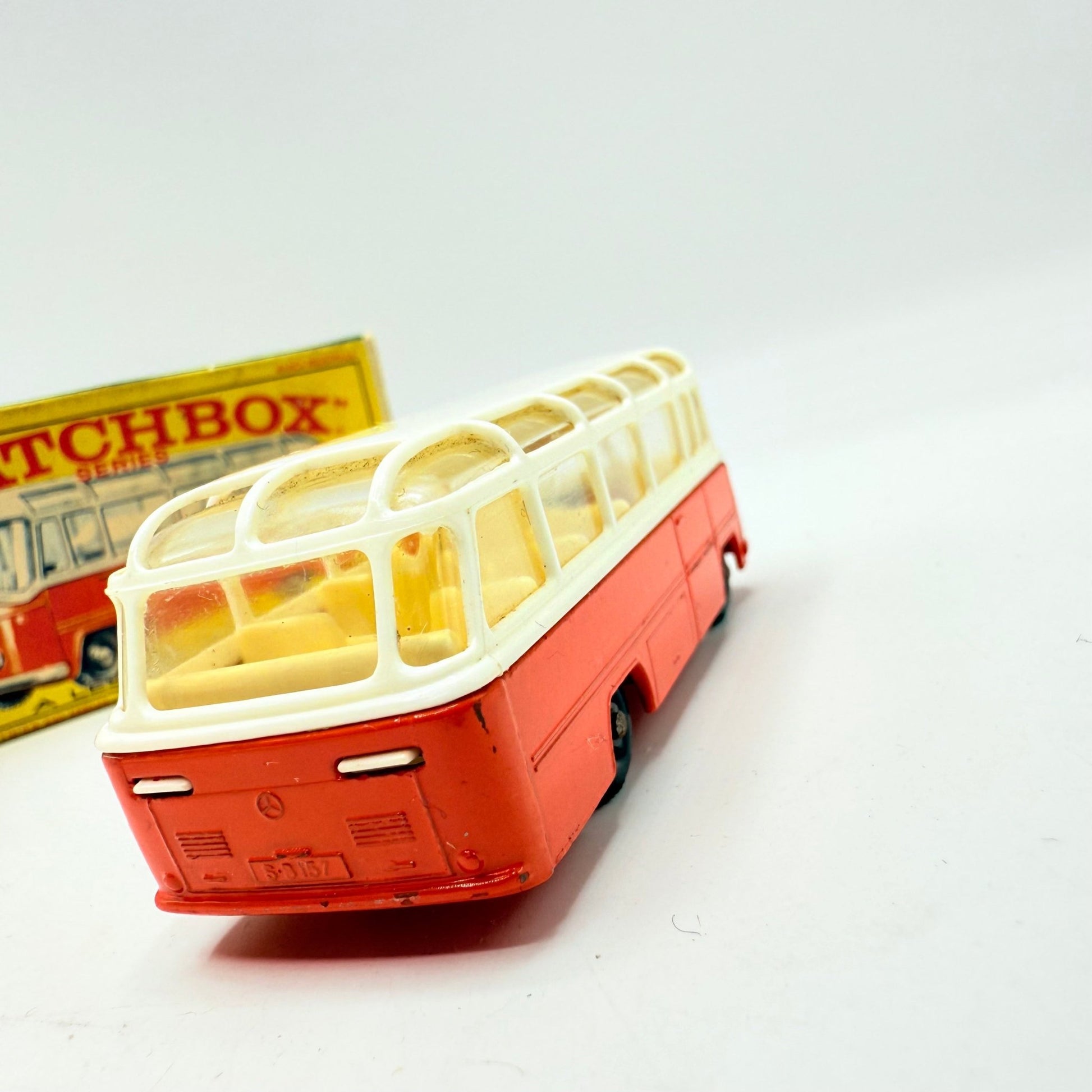Matchbox Lesney 68b Mercedes Coach - Magic Matchbox
