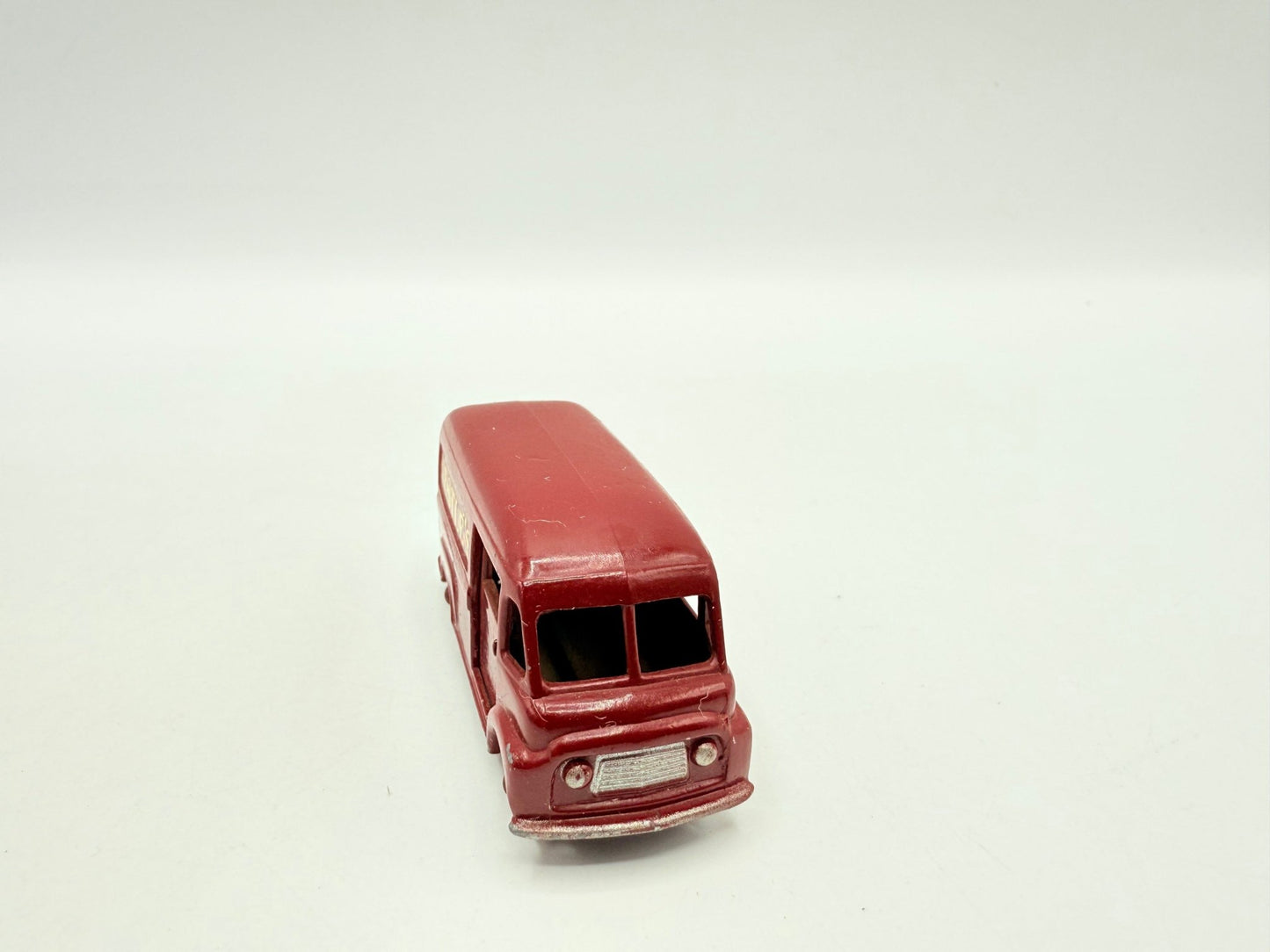 Matchbox Lesney 69a Commer Nestle's Van GPW - Magic Matchbox