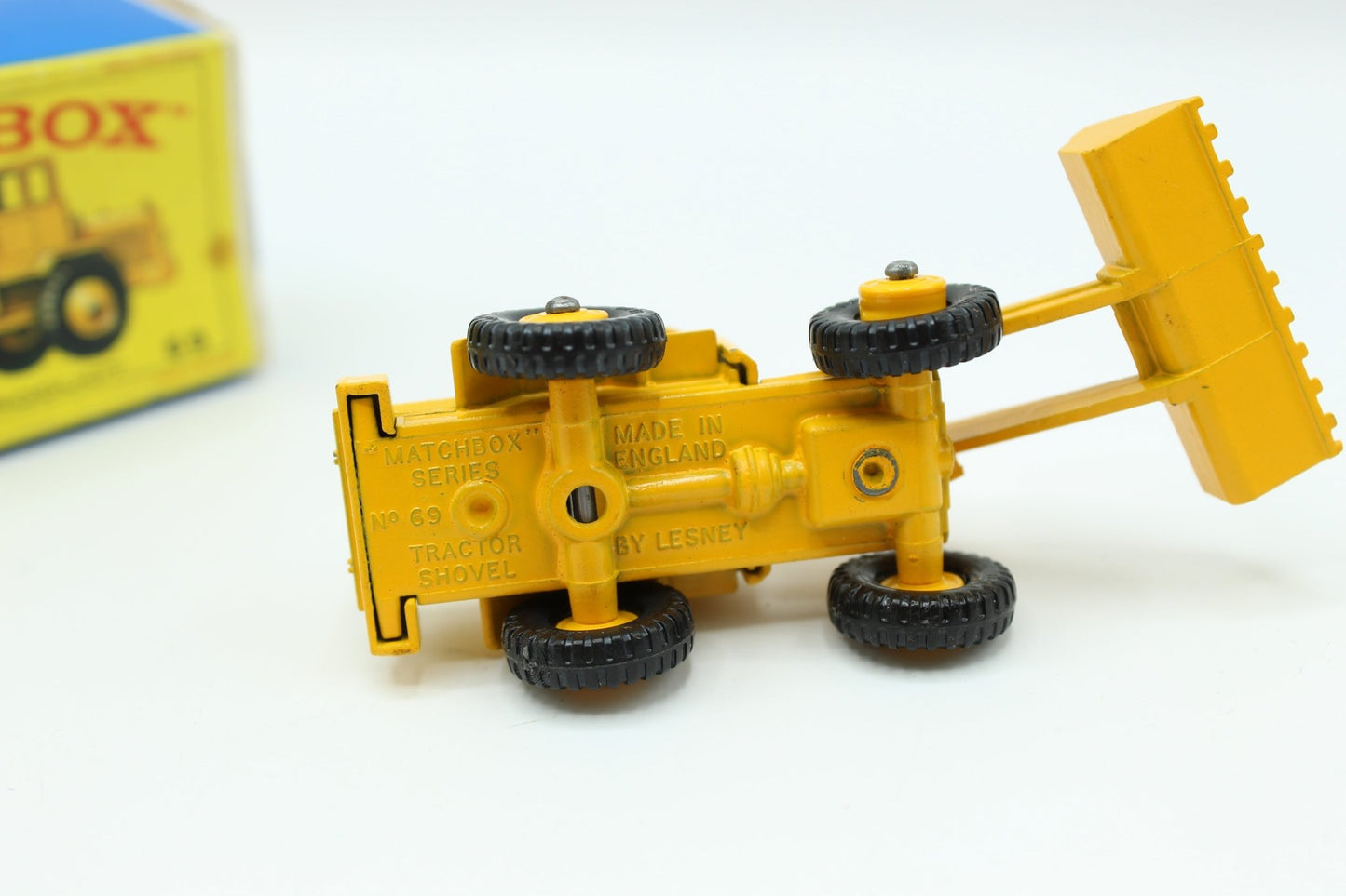Matchbox Lesney 69b Hatra Shovel Yellow - Magic Matchbox