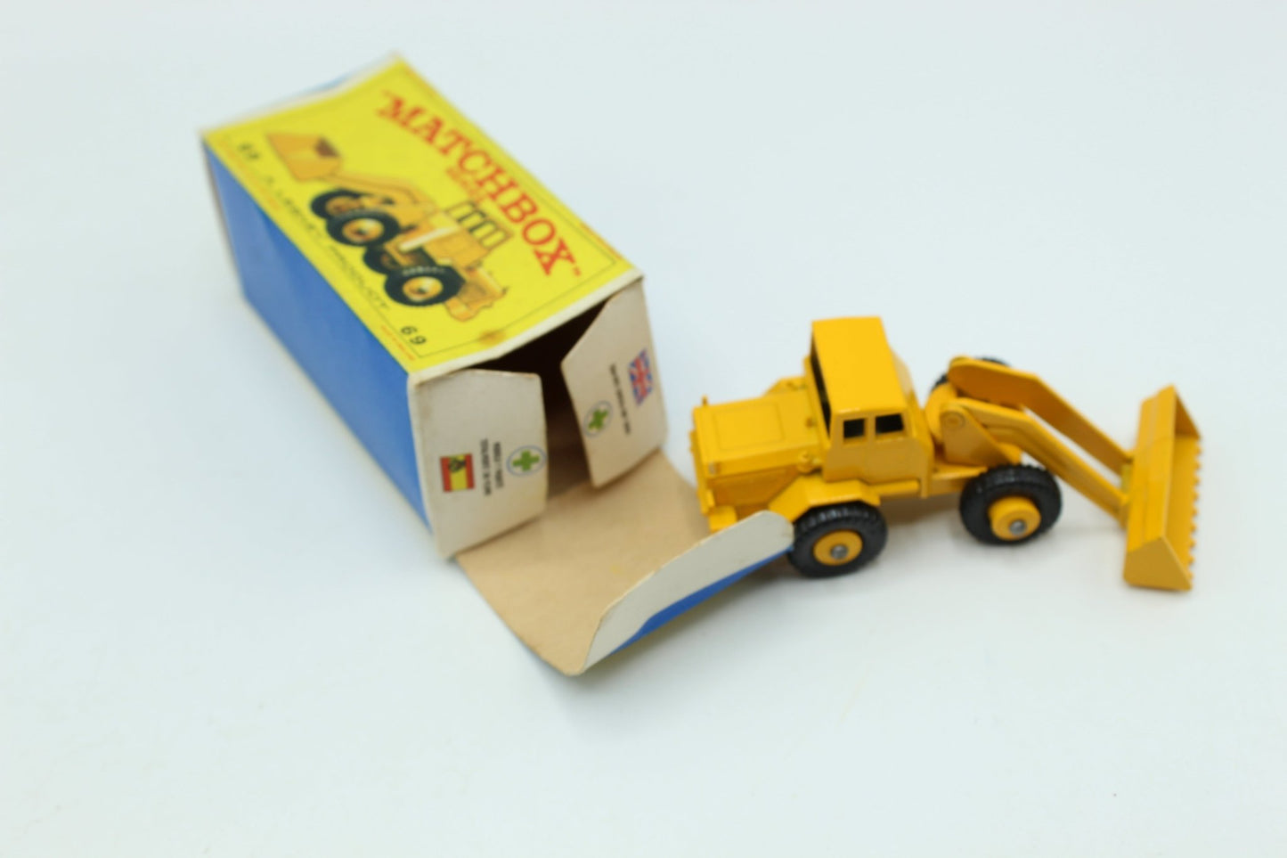 Matchbox Lesney 69b Hatra Shovel Yellow - Magic Matchbox