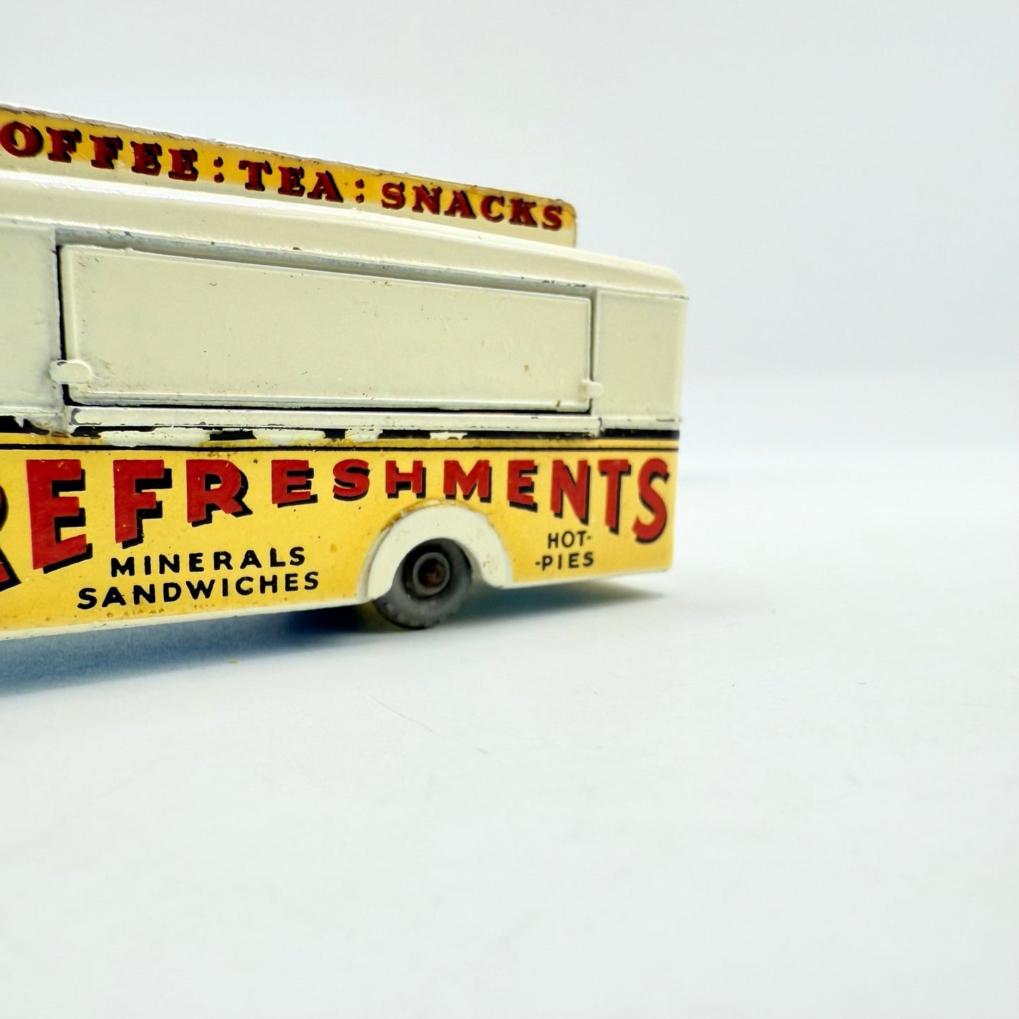 Matchbox Lesney 74a Mobile Refreshments Canteen Off - White GPW - Magic Matchbox