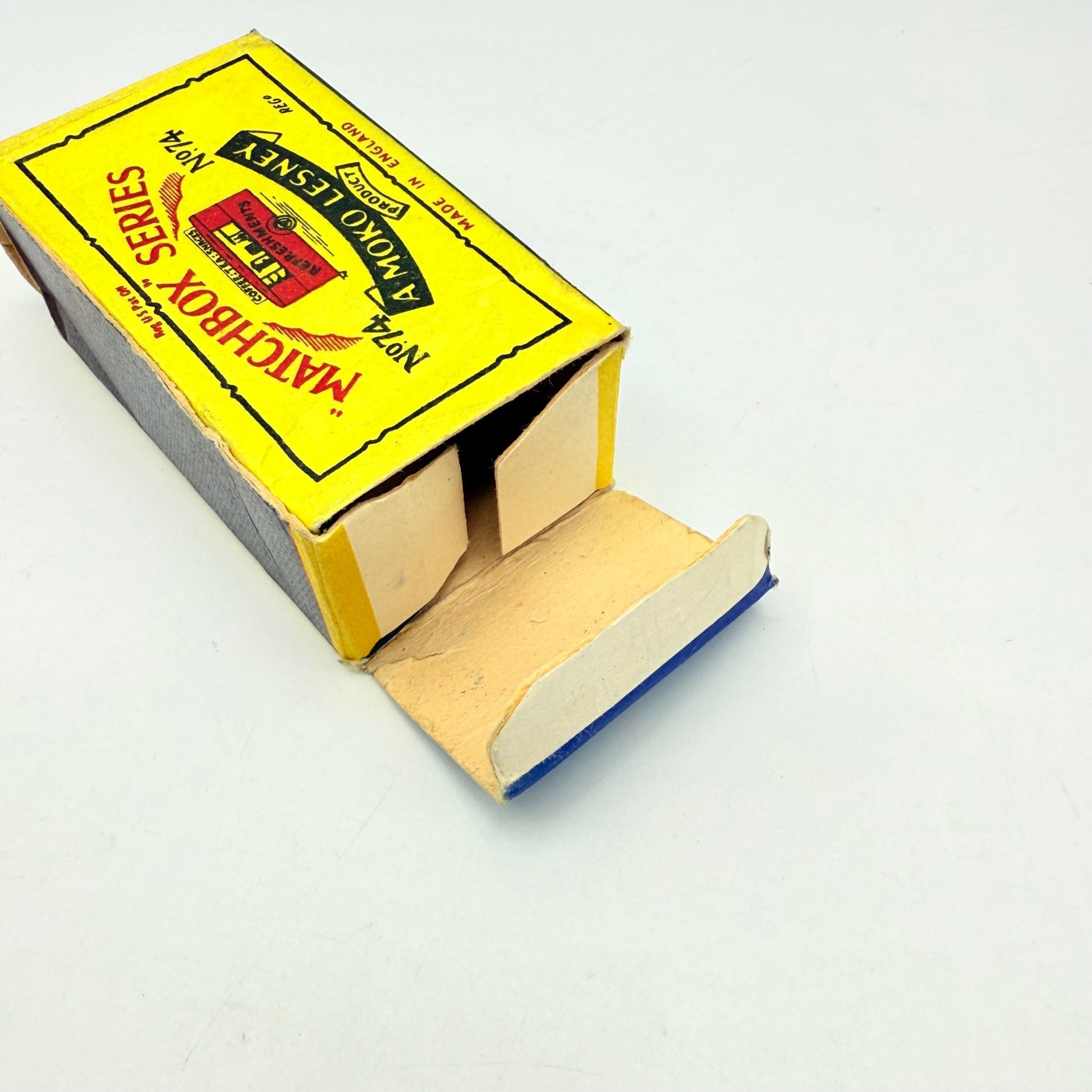 Matchbox Lesney 74a Mobile Refreshments Canteen Off - White GPW - Magic Matchbox