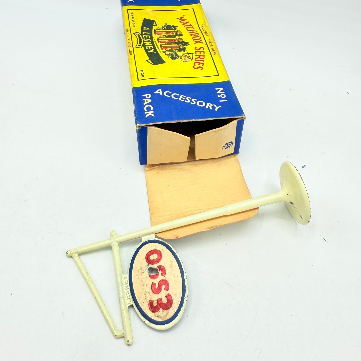 Matchbox Lesney A - 1 Esso Petrol Pumps & Sign - Magic Matchbox