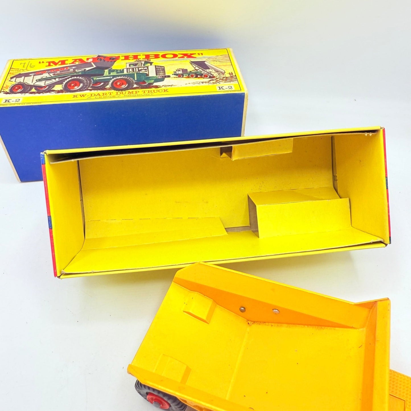 Matchbox Lesney K - 2 King Size KW Dart Dump Truck - Magic Matchbox