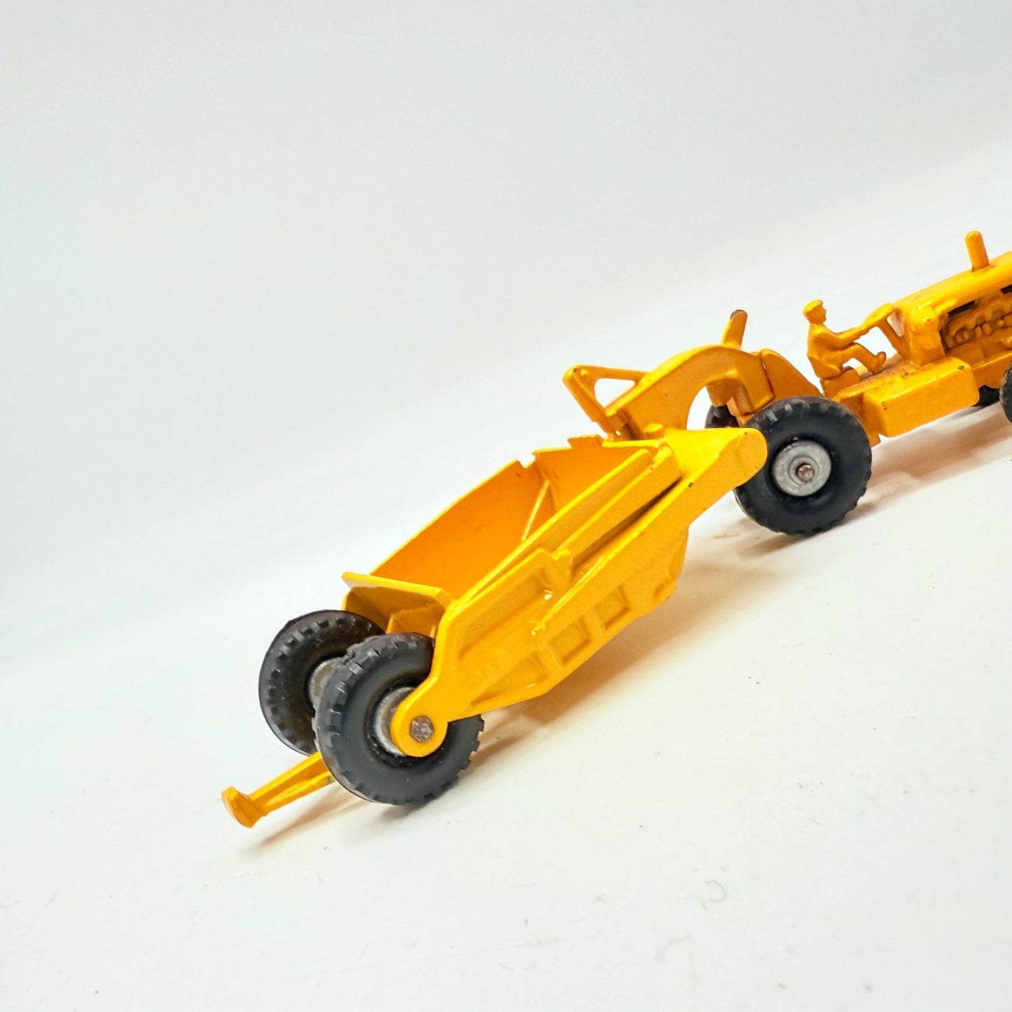 Matchbox Lesney Major Pack M - 1 Caterpillar Earth Scraper - Magic Matchbox