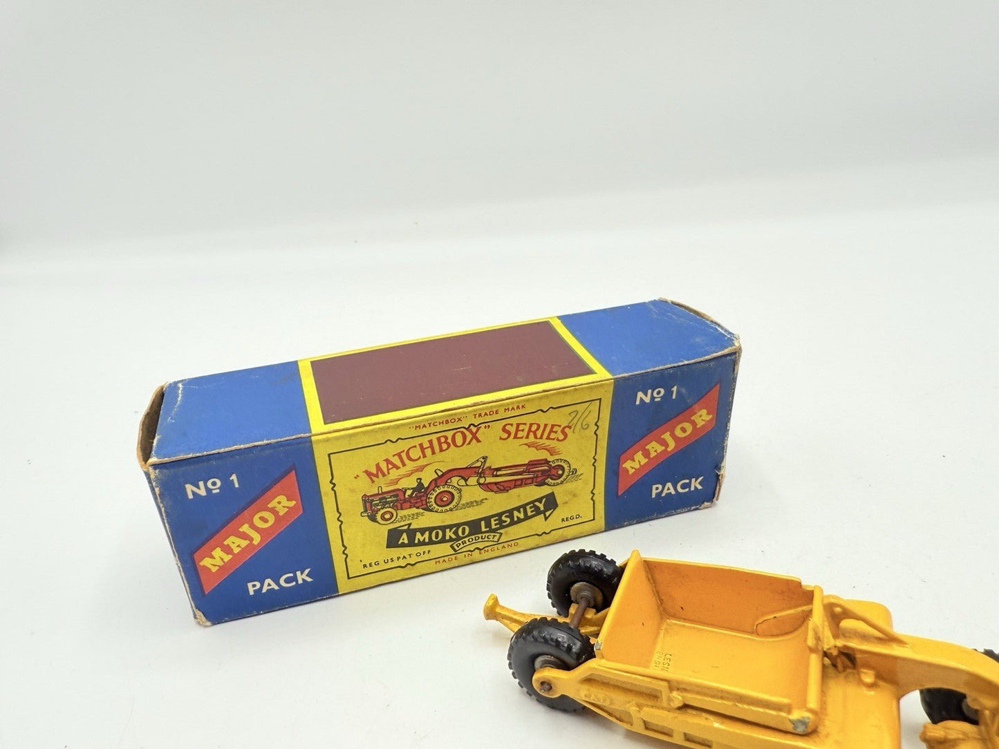 Matchbox Lesney Major Pack M - 1 Caterpillar Earth Scraper - Magic Matchbox