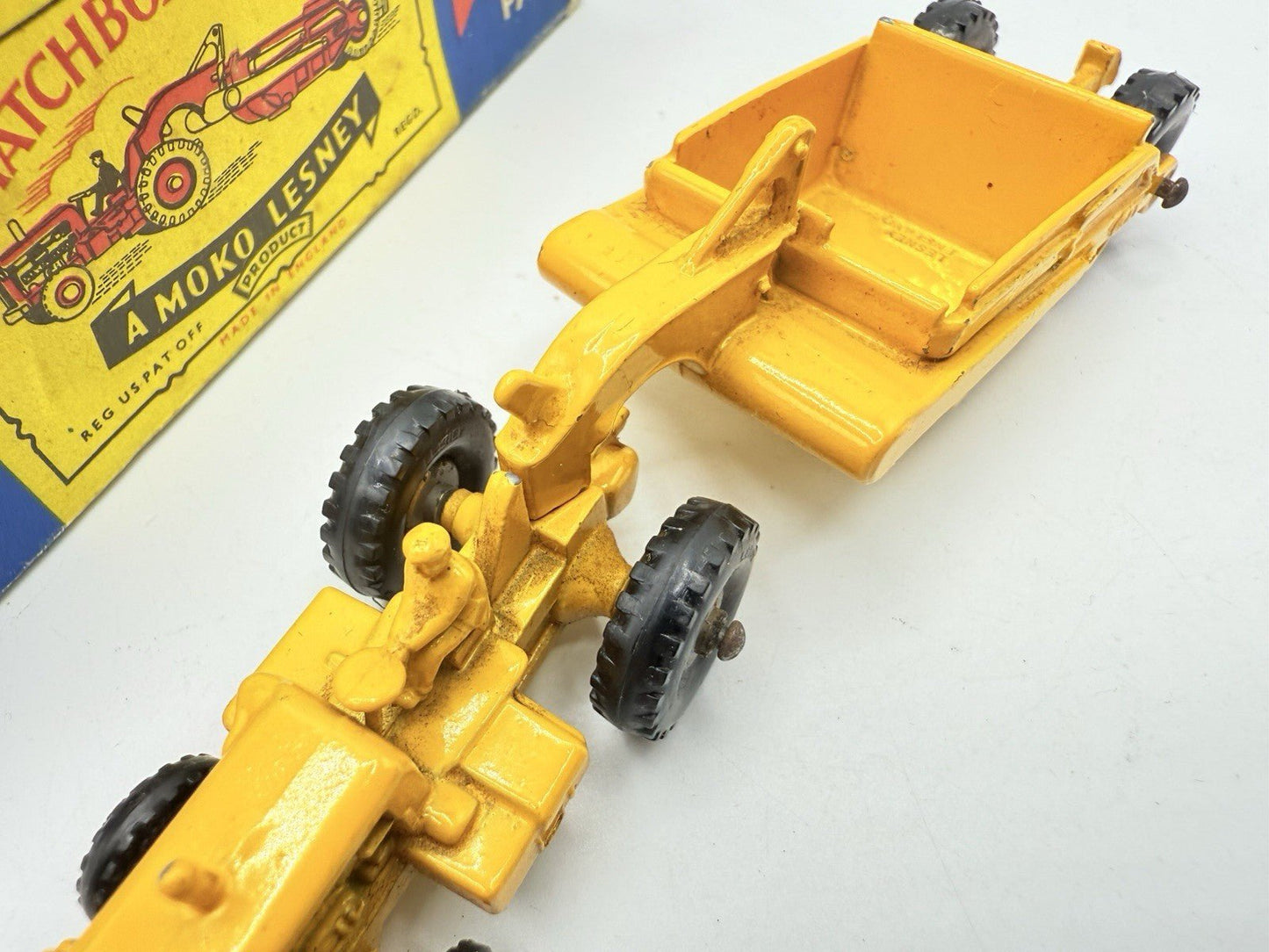 Matchbox Lesney Major Pack M - 1 Caterpillar Earth Scraper - Magic Matchbox