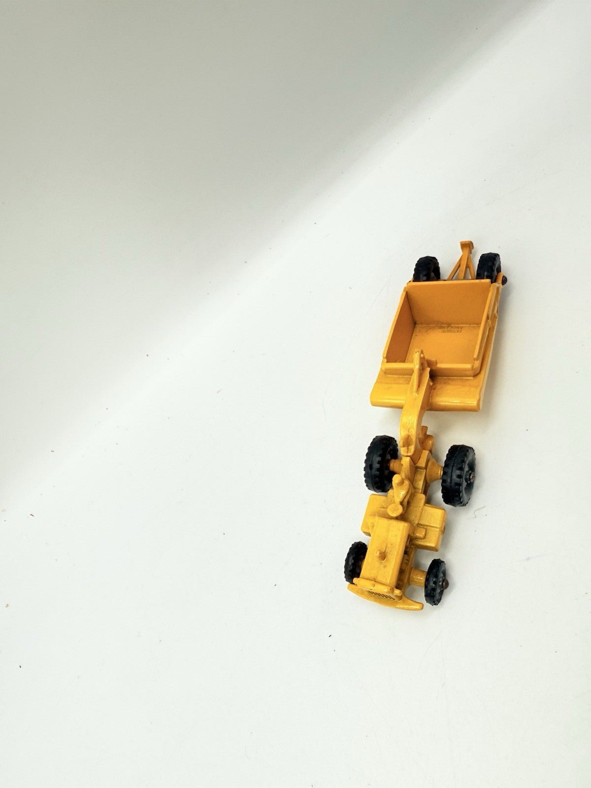 Matchbox Lesney Major Pack M - 1 Caterpillar Earth Scraper - Magic Matchbox