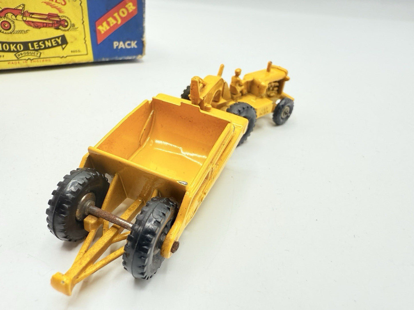 Matchbox Lesney Major Pack M - 1 Caterpillar Earth Scraper - Magic Matchbox