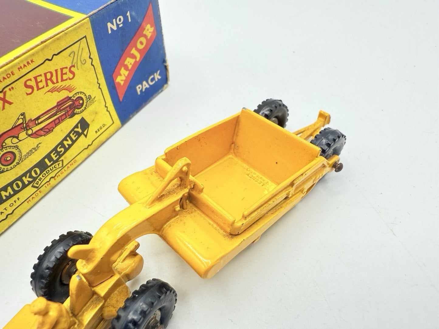 Matchbox Lesney Major Pack M - 1 Caterpillar Earth Scraper - Magic Matchbox