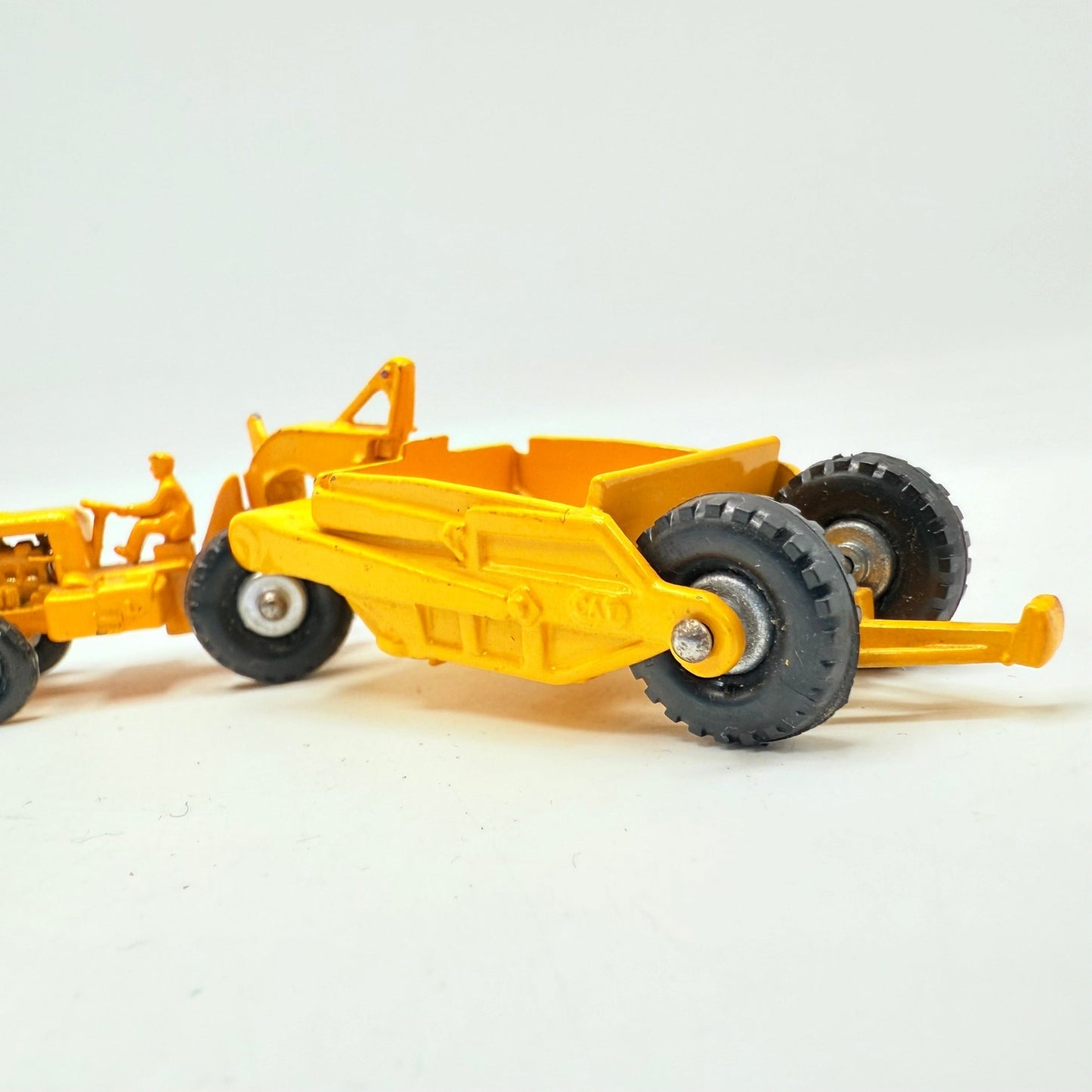 Matchbox Lesney Major Pack M - 1 Caterpillar Earth Scraper - Magic Matchbox