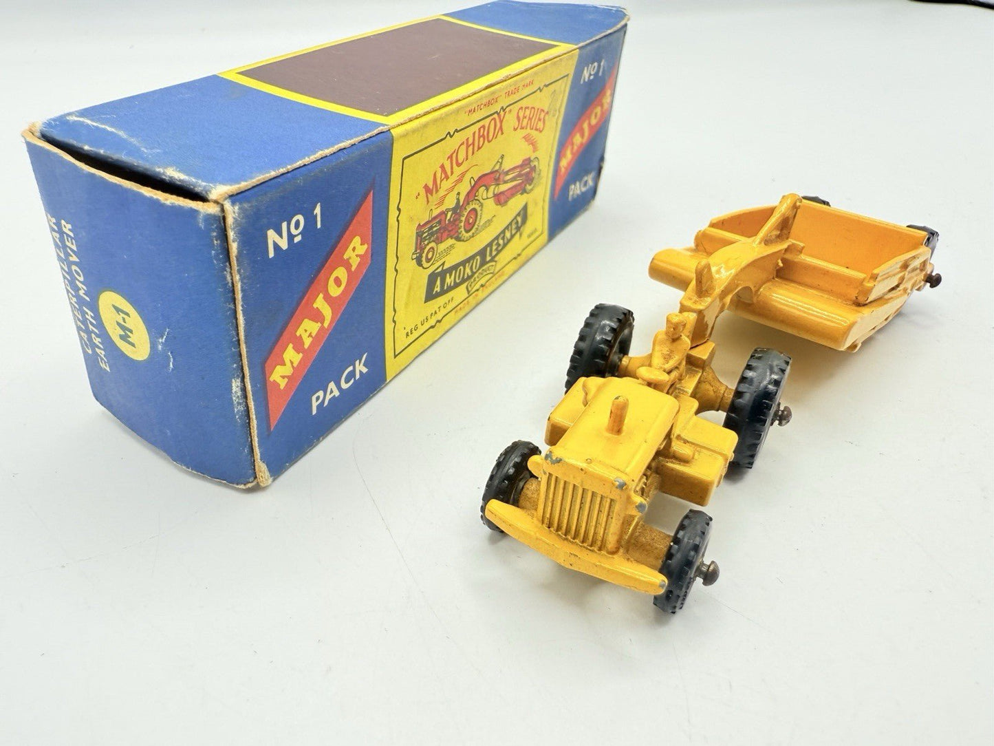 Matchbox Lesney Major Pack M - 1 Caterpillar Earth Scraper - Magic Matchbox