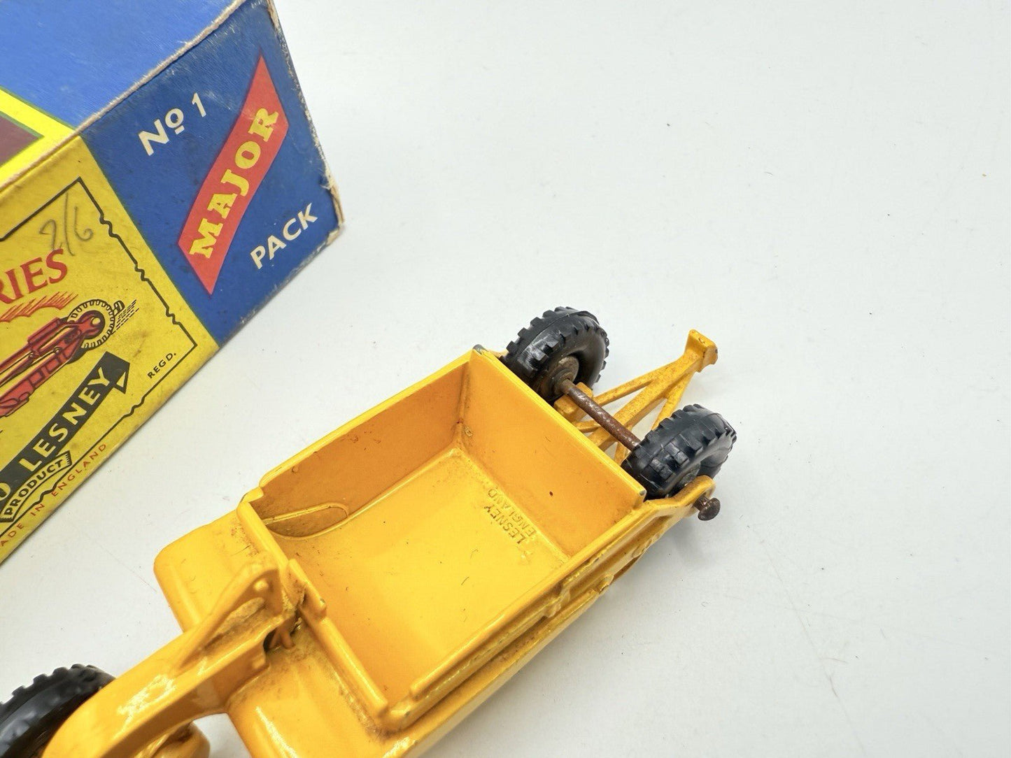 Matchbox Lesney Major Pack M - 1 Caterpillar Earth Scraper - Magic Matchbox