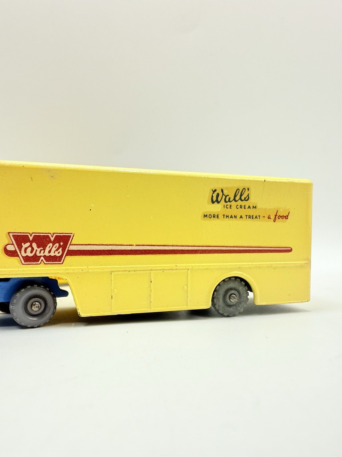 Matchbox Lesney Major Pack M2 Articulated Model Bedford Walls - Magic Matchbox
