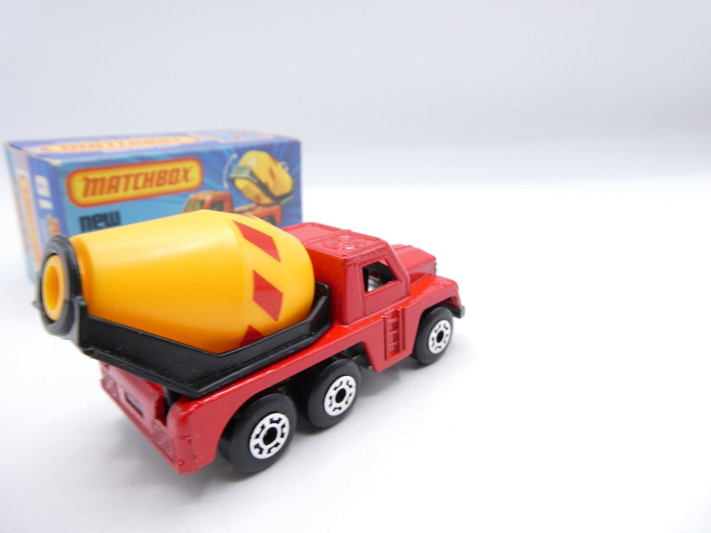 Matchbox Superfast 19 Cement Truck without glass - Magic Matchbox