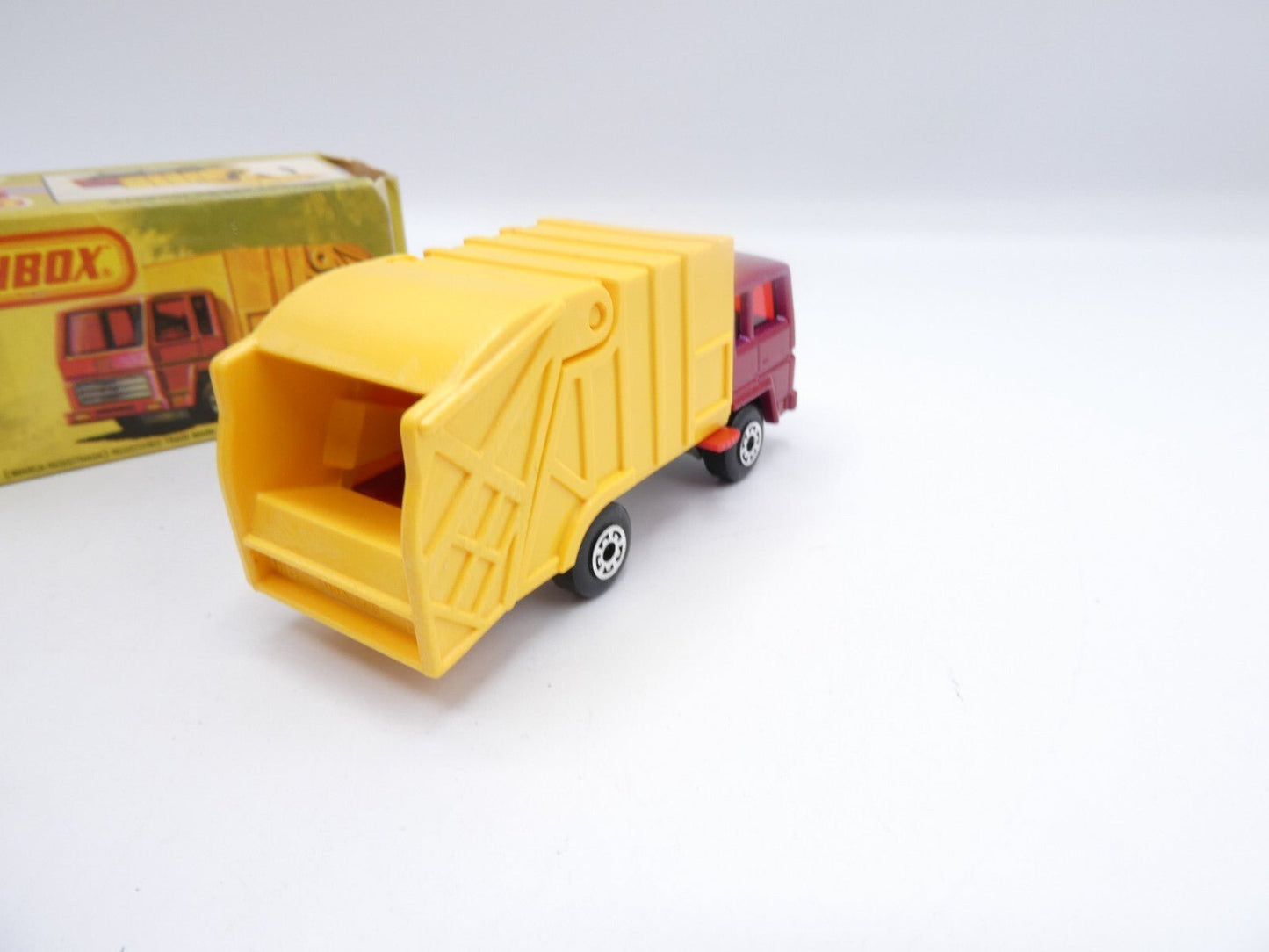 Matchbox Superfast 36 Refuse Truck VN Mint Boxed - Magic Matchbox