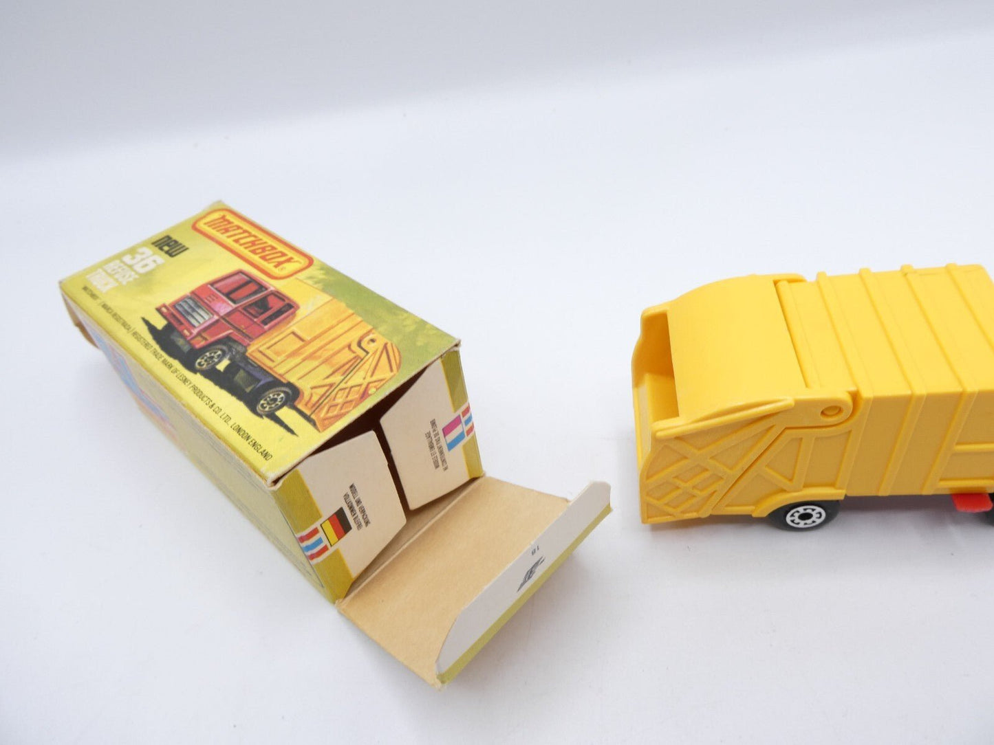 Matchbox Superfast 36 Refuse Truck VN Mint Boxed - Magic Matchbox