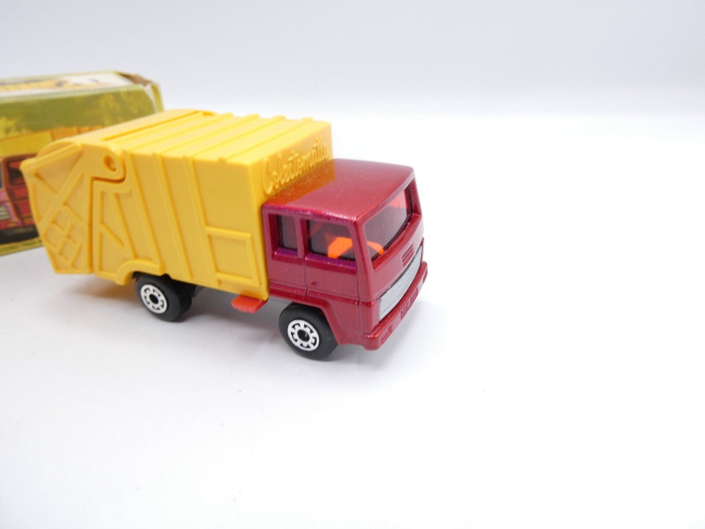 Matchbox Superfast 36 Refuse Truck VN Mint Boxed - Magic Matchbox