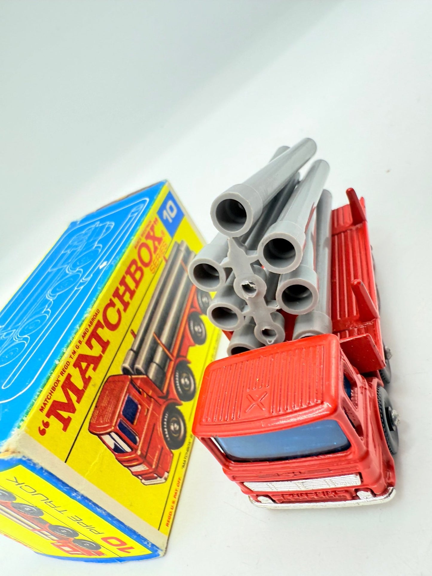 Matchbox Lesney 10d Leyland Pipe Truck Pipes On Sprue & F Box - Magic Matchbox