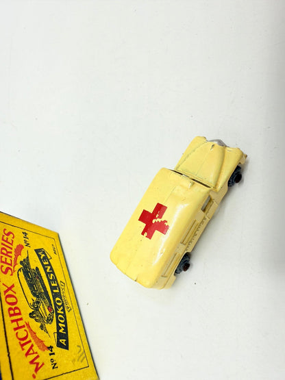 Matchbox Lesney 14a Daimler Ambulance MW - Magic Matchbox