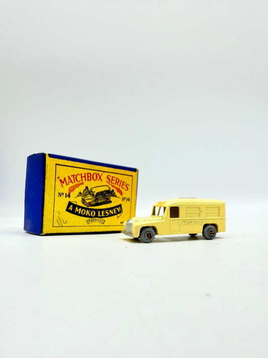 Matchbox Lesney 14a Daimler Ambulance MW - Magic Matchbox