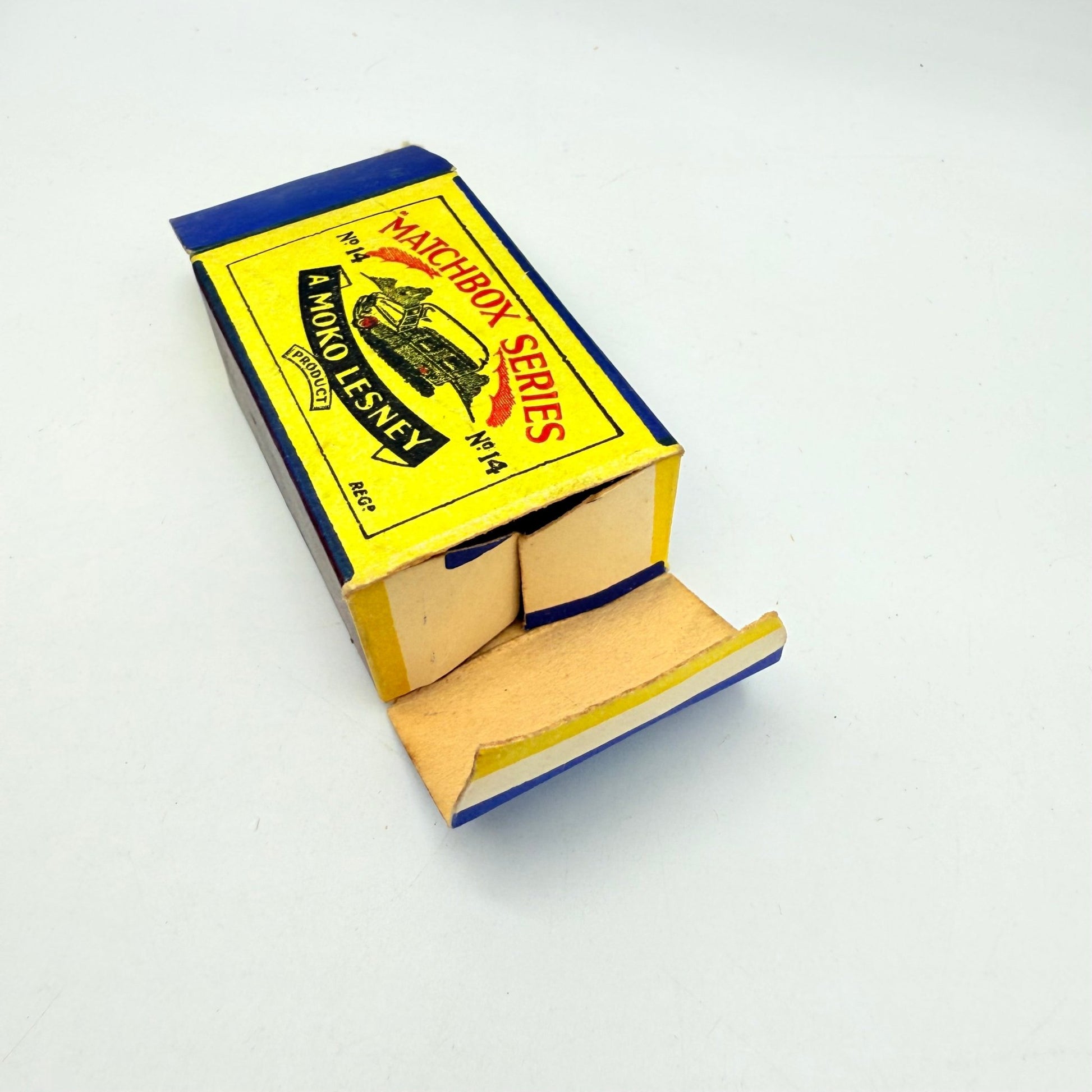 Matchbox Lesney 14a Daimler Ambulance MW - Magic Matchbox