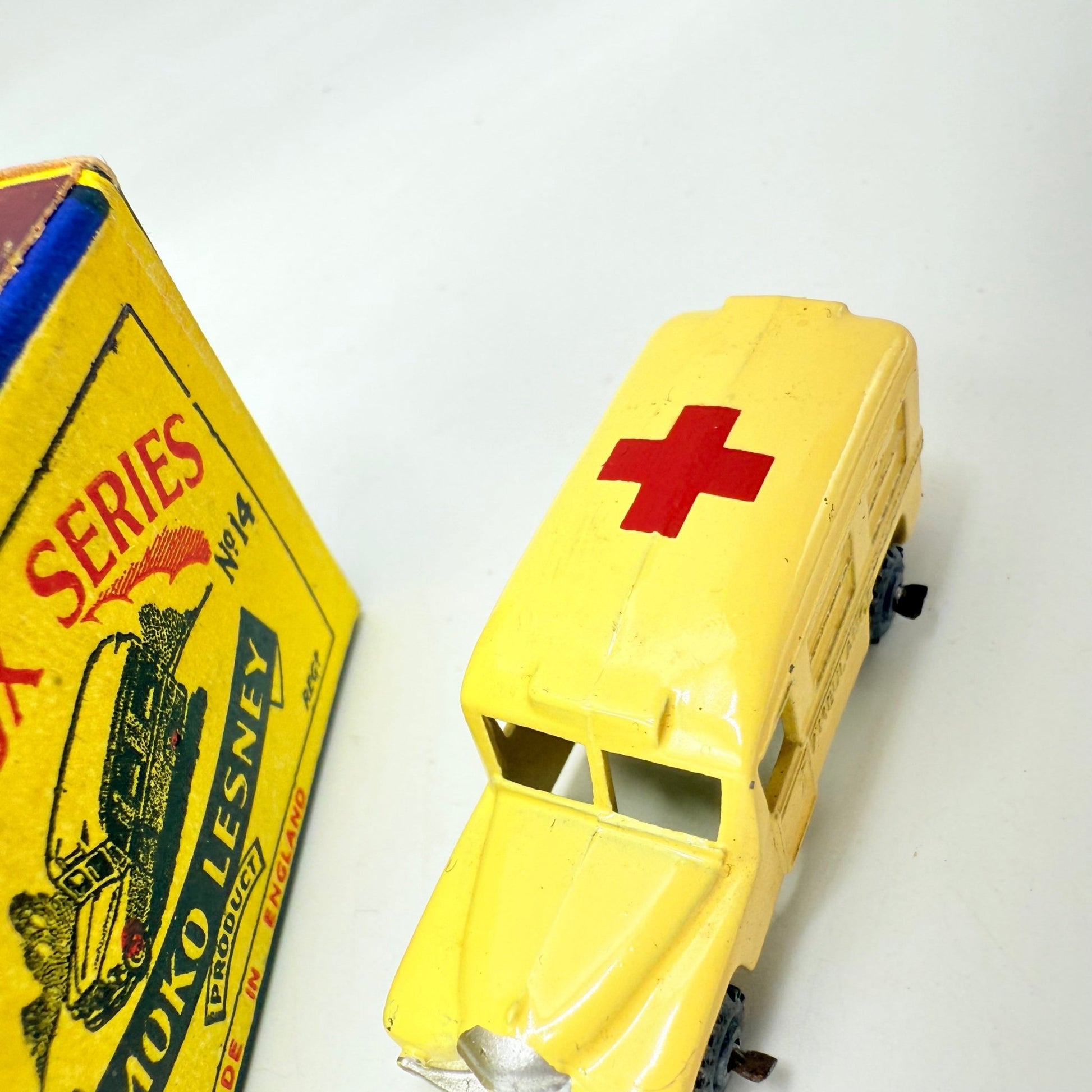 Matchbox Lesney 14a Daimler Ambulance MW - Magic Matchbox