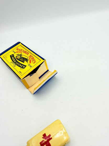 Matchbox Lesney 14a Daimler Ambulance MW - Magic Matchbox