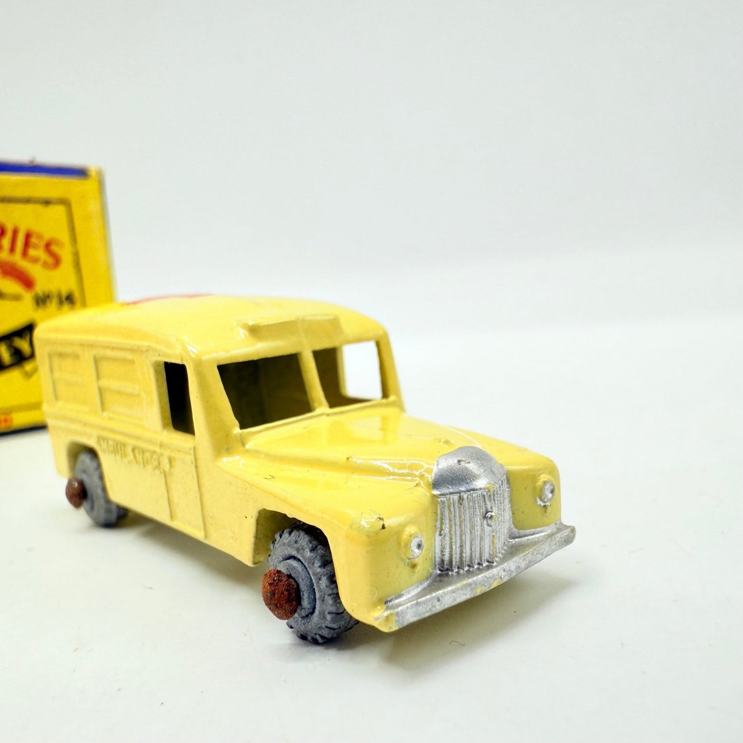 Matchbox Lesney 14a Daimler Ambulance MW - Magic Matchbox