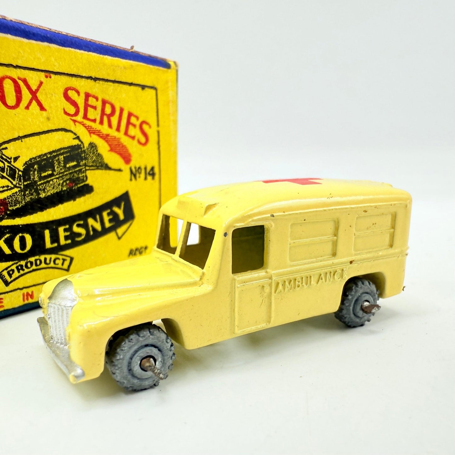 Matchbox Lesney 14a Daimler Ambulance MW - Magic Matchbox