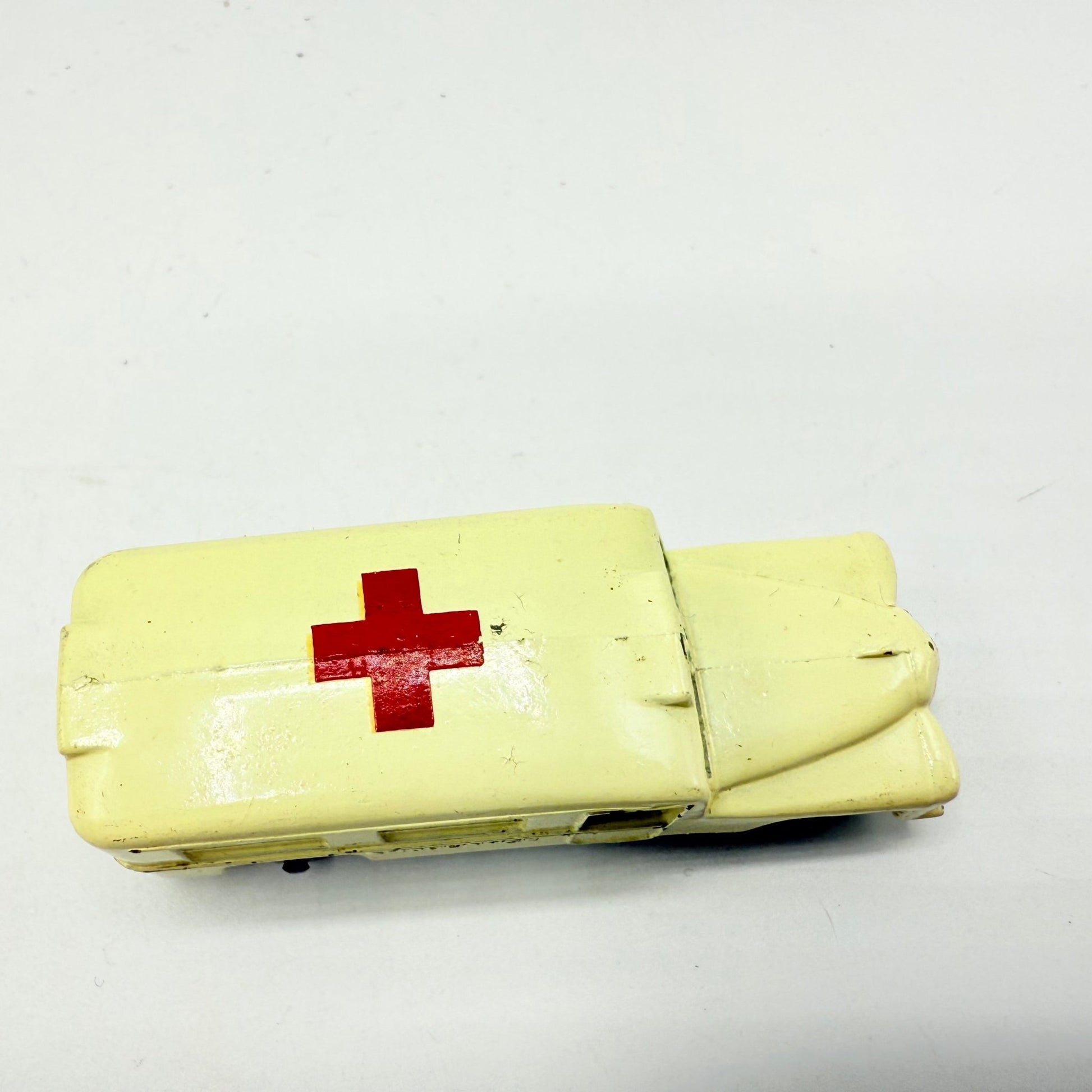 Matchbox Lesney 14b Daimler Ambulance GPW Off - white - Magic Matchbox