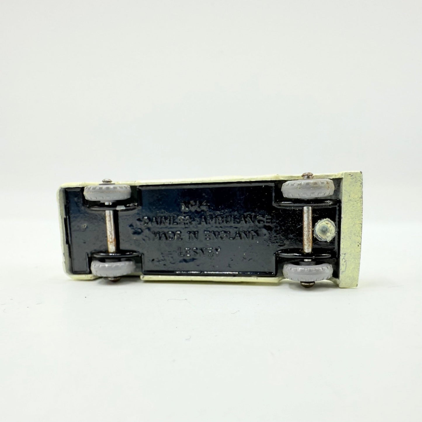 Matchbox Lesney 14b Daimler Ambulance GPW Off - white - Magic Matchbox