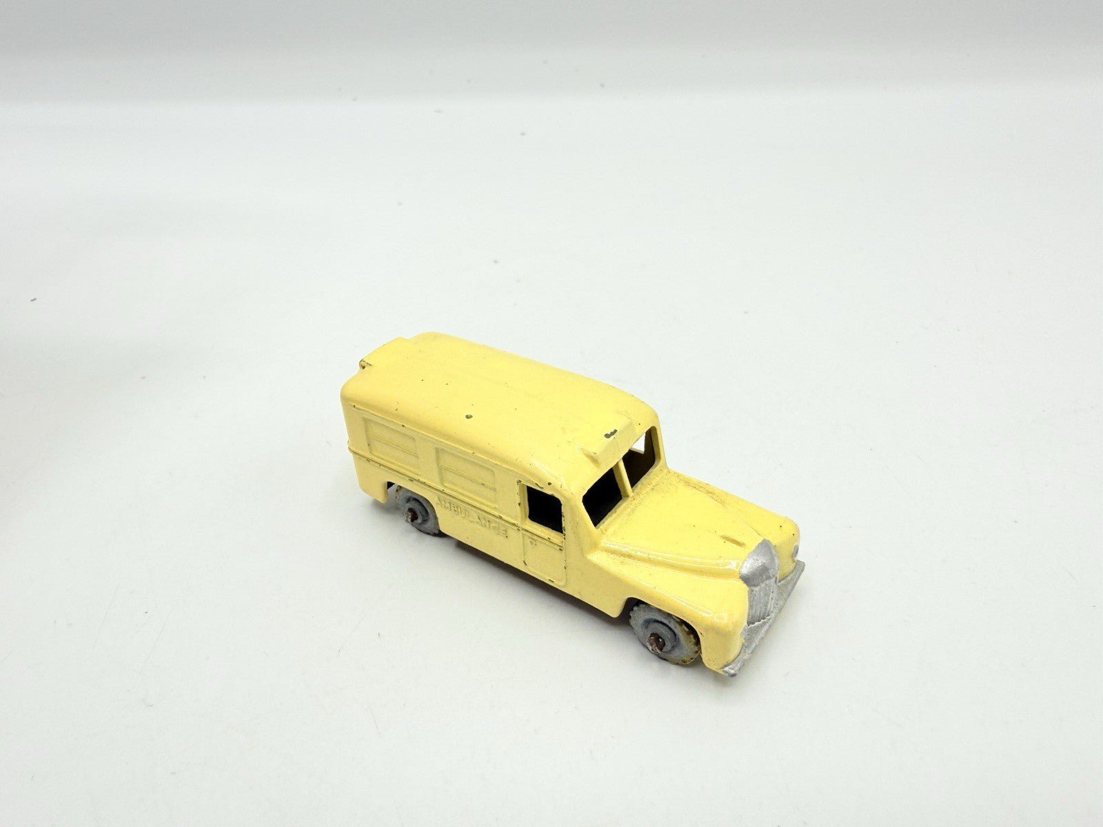 Matchbox Lesney 14b Daimler Ambulance MW Without Roof Decal Unboxed Model - Magic Matchbox