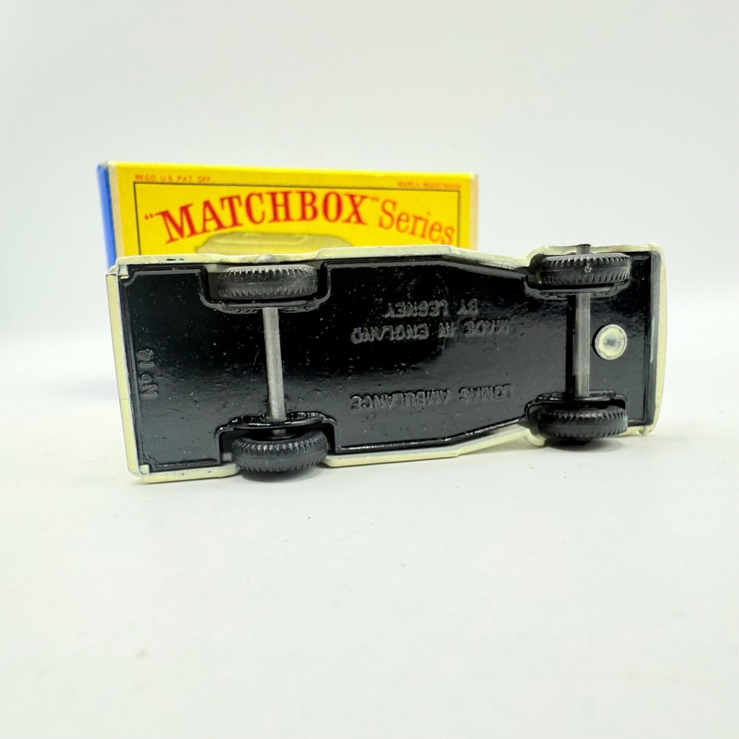 Matchbox Lesney 14c Bedford Lomas Ambulance BPW - Magic Matchbox