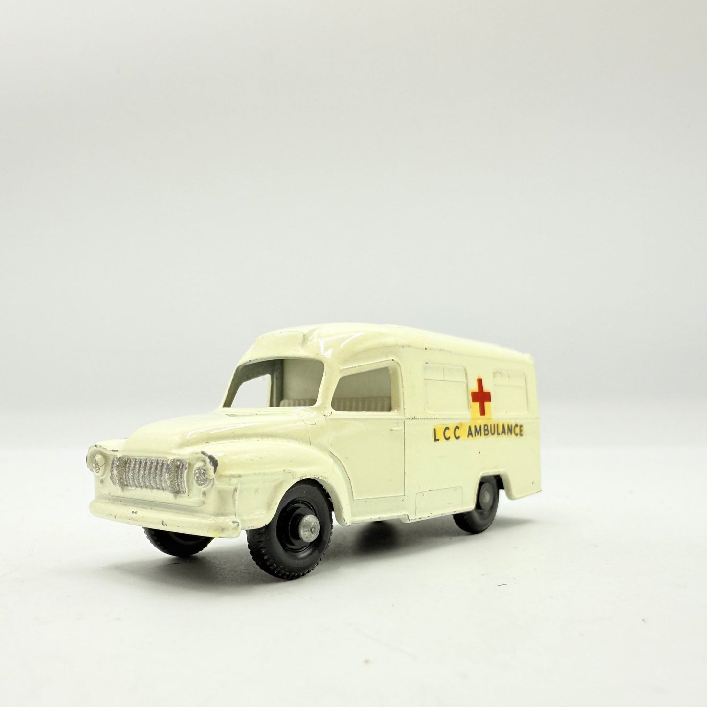 Matchbox Lesney 14c Bedford Lomas Ambulance BPW - Magic Matchbox