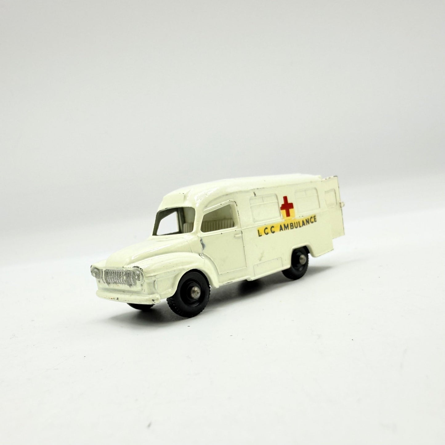 Matchbox Lesney 14c Bedford Lomas Ambulance BPW - Magic Matchbox