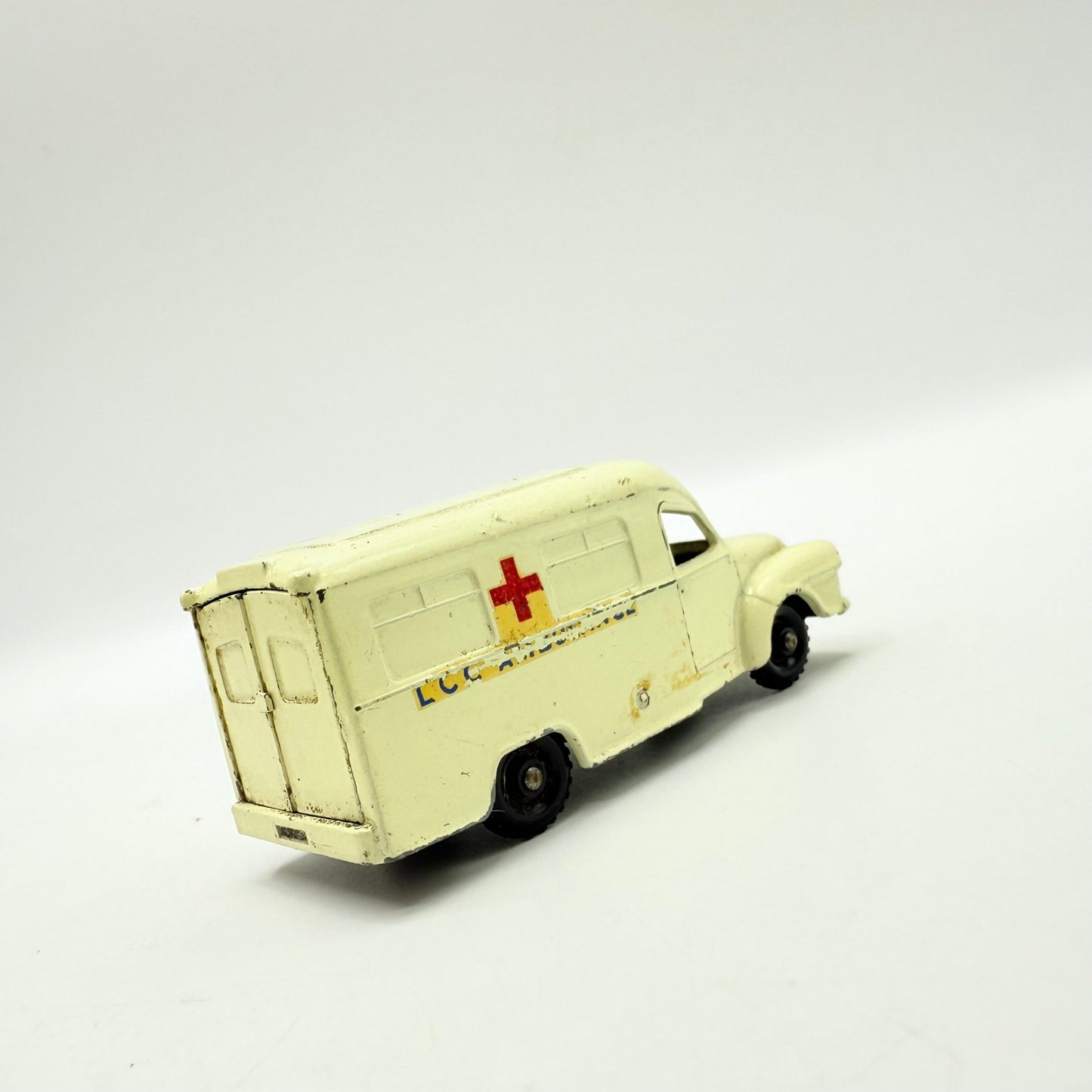 Matchbox Lesney 14c Bedford Lomas Ambulance BPW - Magic Matchbox