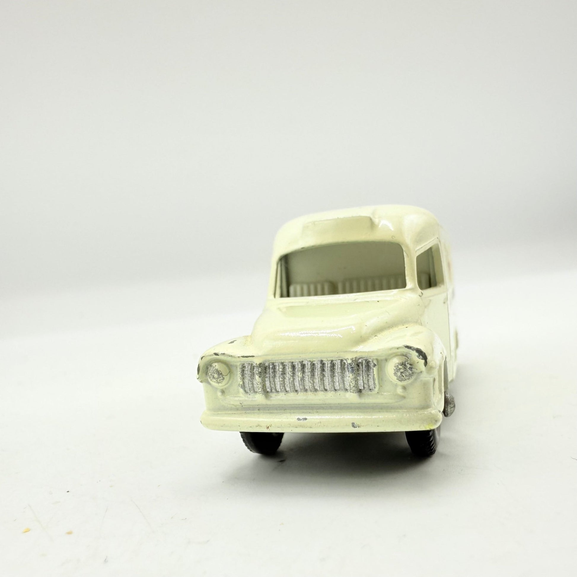 Matchbox Lesney 14c Bedford Lomas Ambulance BPW - Magic Matchbox