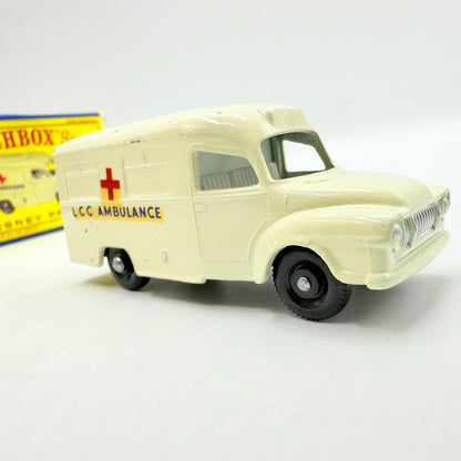 Matchbox Lesney 14c Bedford Lomas Ambulance BPW - Magic Matchbox