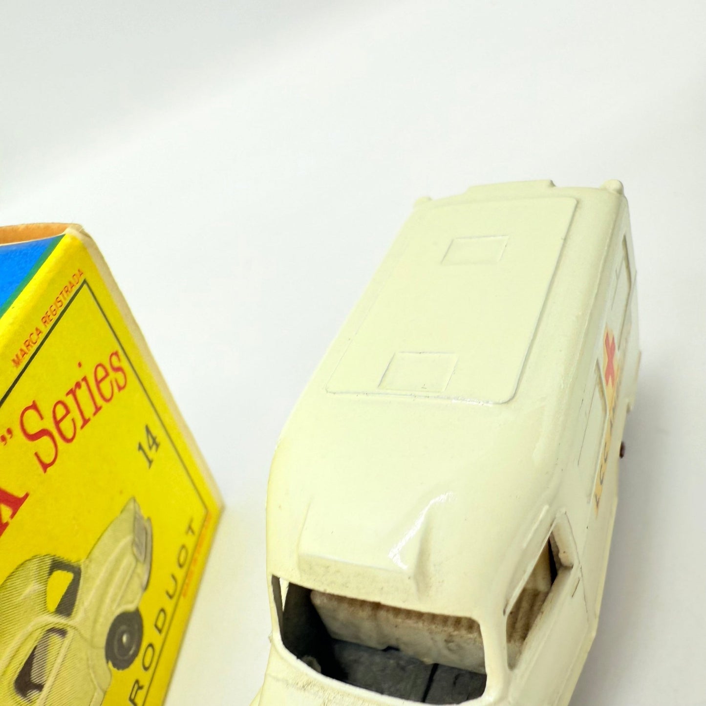 Matchbox Lesney 14c Bedford Lomas Ambulance BPW - Magic Matchbox